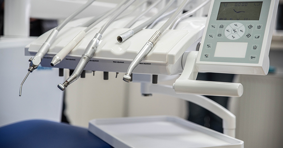 Hatezer lej értékben végezhet havonta kezelést egy egészségbiztosítási pénztárral szerződött fogorvos